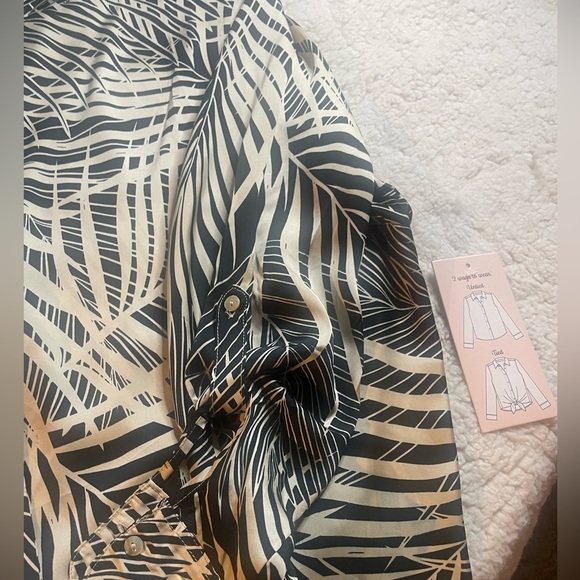 Black and Cream Plus-size Contemporary Geometric Print Women’s Blouse NWT - Picture 6 of 13